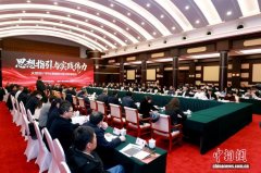 以荧屏之笔书写思想华章：